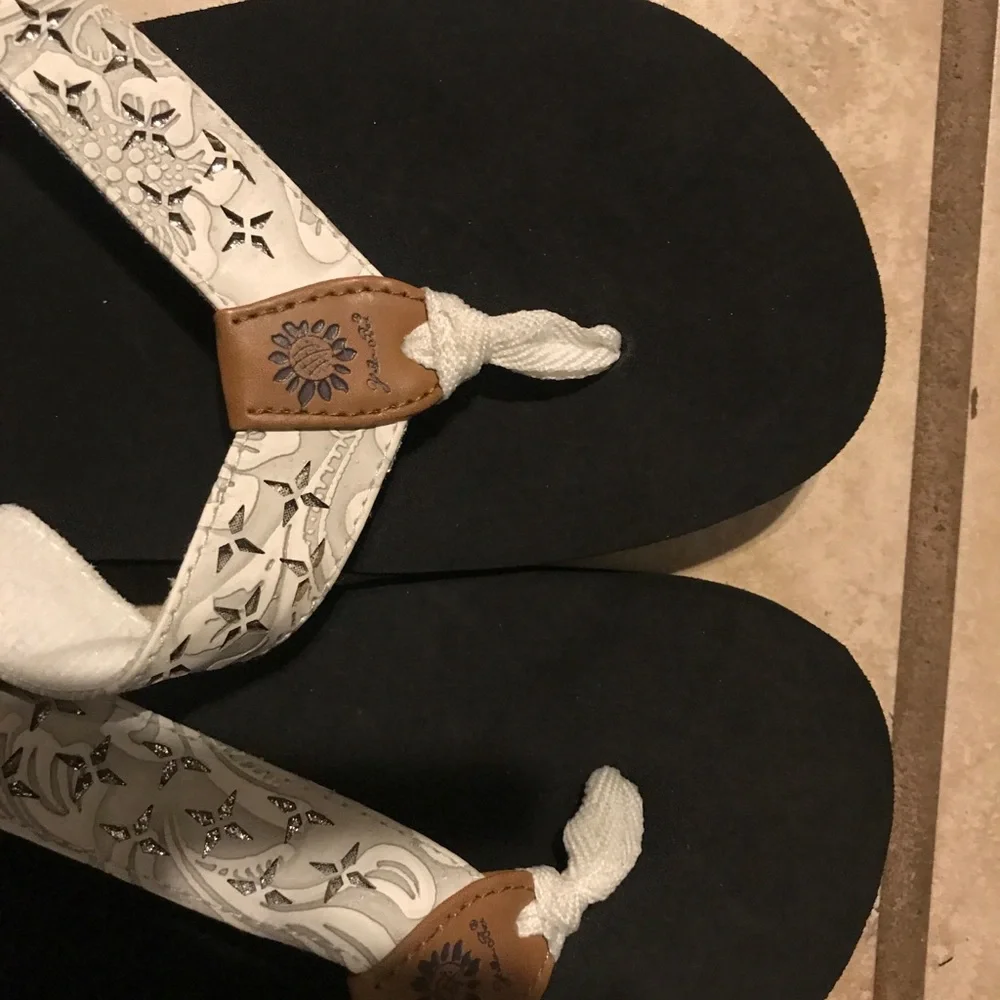 Yellow Box flip flops - Picture 6 of 7